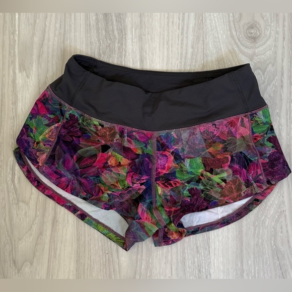 Lululemon Speed Up Low-Rise Lined Short 2.5”Vivid Floral Multi / Graphite Grey - Picture 6 of 9